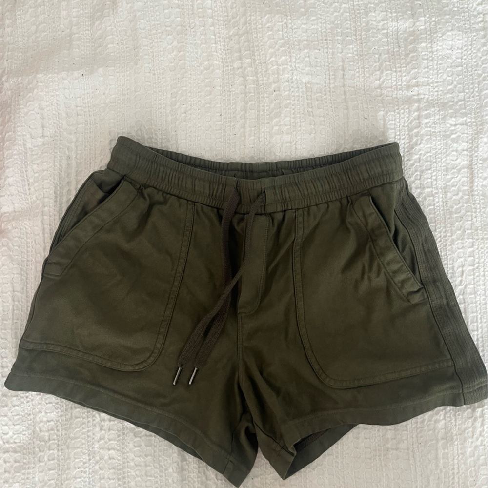 Athleta shorts size small